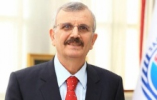 Erdöl: “Teknolojiyle birlikte sağlık çalışanlarının önemi artacak”