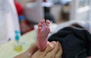 SBÜ gebe okulunda “bebek masajı“ eğitimleri başladı