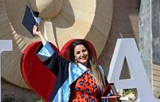 Pandemide mesleğine dönen hemşire, insanların hayatına filmleriyle dokunmak istiyor